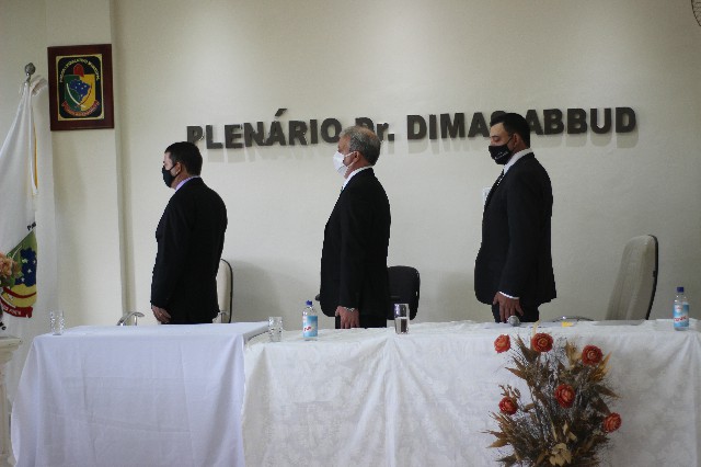 Execução dos Hinos Nacional e Municipal