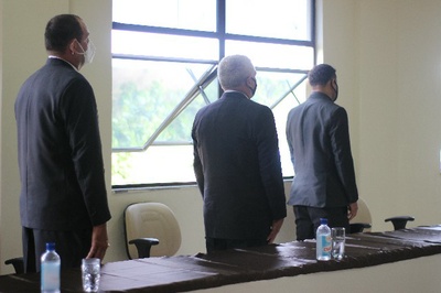 Execução dos Hinos Nacional e Municipal