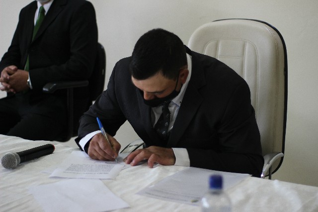 Assinatura do Termo de Posse