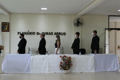 Execução dos Hinos Nacional e Municipal